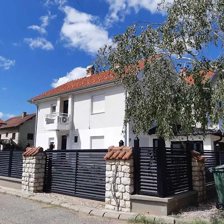 Kuca Za Odmor Dunja *